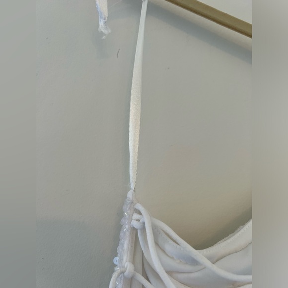 MAC DUGGAL SEQUINED ONE SHOULDER FLUTTER SLEEVE A LINE GOWN WHITE SIZE 2 - Picture 5 of 6